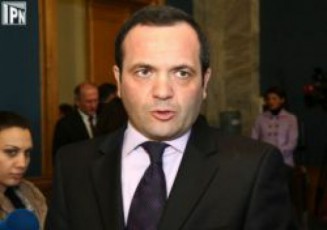 zurab-WiaberaSvili--biZina-ivaniSvils-politikuri-teroris-garda-araferi-darCenia