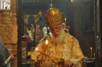 17-ivniss-sruliad-saqarTvelos-kaTolikos-patriarqi-aWaras-estumreba