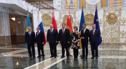 lukaSenko-poroSenko-putinis-SuaSi-ra-xdeba-minskSi