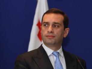 srul-mxardaWeras-vucxadebT-amerikis-qmedebebs