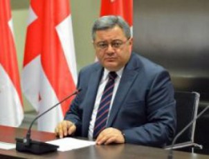 usufaSvili-parlamentis-mxridan-sagareo-urTierTobebis-gaaqtiurebis-saWiroebas-xedavs