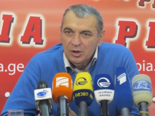 am-tonalobaSi-saubari-ar-SeiZleba-adamianze-romelic-Seni-kabinetis-wevri-iyo