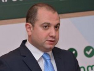 Tavisufali-demokratebi-parlamentSi-Tanamdebobebis-piradi-gancxadebiT-datovebas-ar-apireben