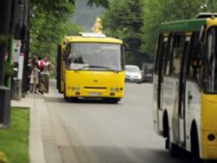 sabavSvo-baRebis-pedagogebi-TbilisSi-municipalur-transportze-SeRavaTebiT-isargebleben