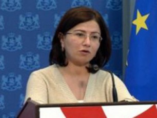 8-Tvis-ganmavlobaSi-ministrebma-danamatis-da-premiis-saxiT-375-aTasamde-lari-miiRes