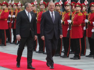 prezidentis-sasaxleSi-latviis-prezidentis-daxvedris-oficialuri-ceremonia-gaimarTa