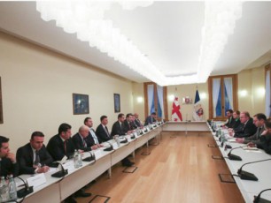 prezidentma-azerbaijanisa-da-TurqeTis-parlamentebis-sagareo-komitetebis-delegacia-miiRo