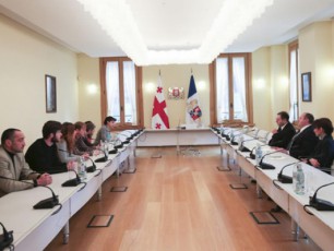 saqarTvelos-prezidenti-saydrisis-gadarCenis-komitetis-wevrebs-Sexvda