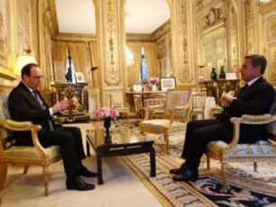 nikola-sarkozi-elises-sasaxleSi-Jurnal-Charlie-Hebdo-ze-momxdari-Tavdasxmis-gansaxilvelad-mivida