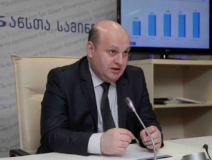 lari-msoflios-Zalian-bevri-valutis-mimarT-gamyarebulia