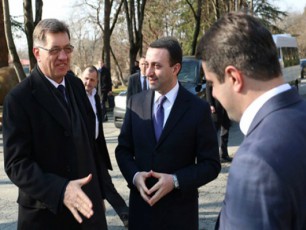 litvis-premier-ministri-irakli-RaribaSvilTan-erTad-yvarelSi-imyofeboda