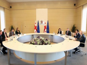 yvelafers-gaakeTebT-raTa-gagrZeldes-konstruqciuli-dialogi-JenevaSi