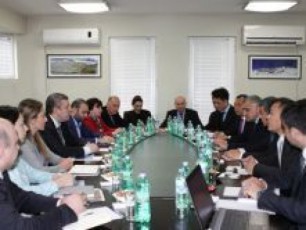 giorgi-kvirikaSvilma-anakliis-ganviTarebis-konsorciumis-kompania-Cindao-port-interneiSenalisa-da-banklais-bankis-delegacia-miiRo