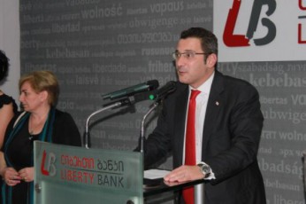 liberTi-banks-badri-patarkaciSvilis-ojaxi-yidulobs