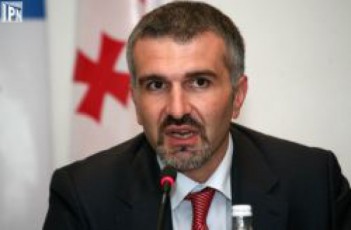 goga-xaCiZe---SemiZlia-darwmunebiT-giTxraT-rom-fraqcias-aucileblad-SevqmniT