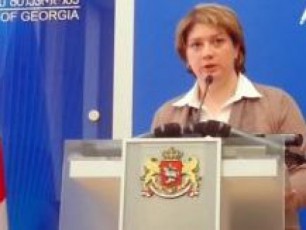 maia-cqitiSvili---prezidentis-mxridan-konstituciis-saCuqrad-miReba-Zalian-sasiamovno-iyo