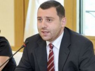 stiqiiT-dazaralebulebs-droebiTi-sacxovrebliT-prezidentis-sarezervo-fondidan-uzrunvelyofen