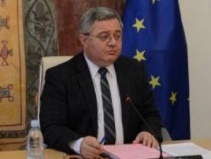 daviT-usufaSvilma-komitetebs-mSeneblobis-da-infrastruqturuli-proeqtebis-mimarTulebiT-arsebuli-kanonebis-gadaxedva-daavala