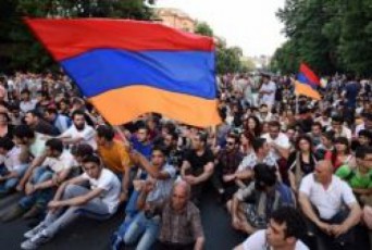 erevanSi-saprotesto-aqciebi-grZeldeba