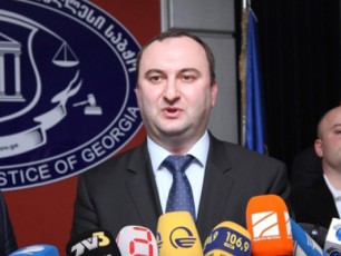 mniSvnelovania-politikosebma-sasamarTloze-azris-gamoxatvis-dros-sifrTxile-gamoiCinon