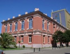 sakonstitucio-sasamarTloSi-parlamentis-Suamdgomloba-oficialurad-werilobiTi-saxiT-jer-ar-Sesula