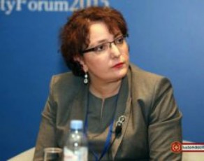 Tina-xidaSeli-biZina-ivaniSvilis-politikaSi-dabrunebaze-informacias-ar-flobs