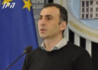 aleko-elisaSvilis-gancxadebiT-maRalCinosnebis-mier-misTvis-gagzavnili-sms-ebi-prezidents-waakiTxa