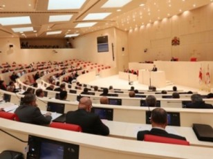 parlamentSi-ministrobis-kandidatebi-daxurul-kars-miRma-TaTbiroben