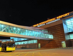 Tbilisis-aeroportis-informaciiT-arc-erTi-reisi-ar-gauqmdeba-da-frenebi-Secvlili-grafikiT-ganxorcieldeba