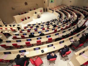 parlamenti-saarCevno-sistemasTan-dakavSirebiT-umravlesobis-mier-inicirebuli-sakonstitucio-cvlilebebis-ganxilvas-iwyebs