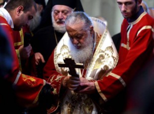 patriarqma-mrevls-samebis-taZarSi-vnebis-SvideulSi-dagegmili-RvTismsaxurebis-grafiki-gaacno