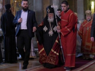 patriarqi-samebis-sakaTdro-taZarSi-dRes-Svidgzis-zeTiscxebas-Seasrulebs