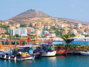 saqarTvelos-moqalaqeebi-albaneTSi-turistuli-sezonis-periodSi-uvizod-SeZleben-Casvlas