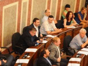 Tqven-gaasxviseT-20-mde-skveri-maSin-roca-Cven-qalaqs-SevmateT-130-skverze-meti