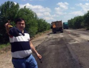 mixeil-saakaSvili---saqarTveloSi-saRamos-rom-vityodi-dilis-6-saaTze-mSenebloba-iwyeboda