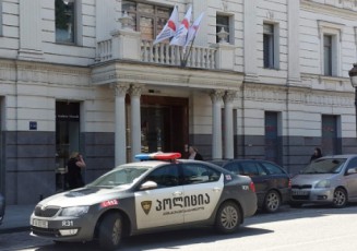 paata-burWulaZis-partiis-ofisi-gaqurdes