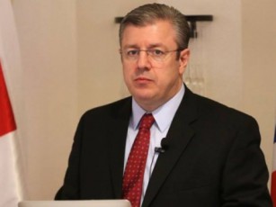 premieri-politikur-Zalebs-sagangebo-gancxadebiT-mimarTavs