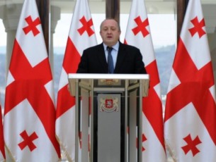 saqarTvelos-prezidenti-premieris-pozicias-eTanxmeba