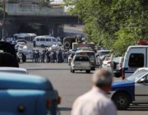 erevanSi-SeiaraRebulma-jgufma-romelmac-policiis-ganyofileba-SturmiT-aiRo-erTi-mZevali-gaaTavisufla