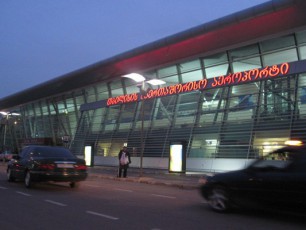 Tbilisis-aeroportSi-30-ivliss-mzis-eleqtroenergiis-gamomuSavebis-sistemis-gaxsnis-ceremonia-gaimarTeba