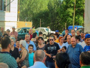 ioseb-makraxiZem-winasaarCevnokampaniis-farglebSi-mosaxleobasTan-Sexvedrebi-daiwyo