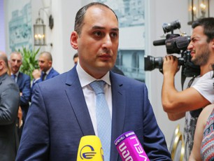 dimitri-qumsiSvili-did-britaneTs-samuSao-vizitiT-ewveva