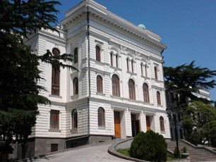 reqtorobis-kandidatebi-akademiuri-sabWos-wevrebis-mimarT-ganxorcielebul-SesaZlo-zewolaze-saubroben