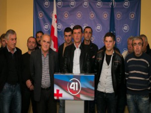 qarTuli-ocneba-demokratiuli-saqarTvelos-abaSisa-da-martvilis-maJoritari-deputatobis-kandidats-oTar-danelias-partia-Tavisufali-demokratebis-abaSis-raionuli-organizaciis-15-ma-wevra-mxardaWera-