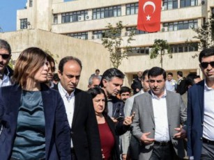 TurqeTSi-proqurTuli-opoziciuri-partiis-liderebi-daakaves