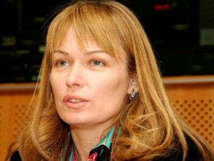 sandra-rulovsi-saqarTvelos-parlamentSi-Sesvlaze-uars-ambobs