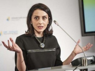 xatia-dekanoiZe-ukrainis-policiis-ufrosobidan-SesaZlo-gadadgomaze-komentars-ar-akeTebs