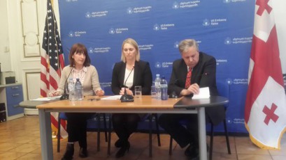 saqarTvelos-aqvs-orpartiuli-mxardaWera-da-mxardamWerebi-hyavs-demokratebSi-respublikelebsa-da-sazogadoebis-farTo-fenebSi