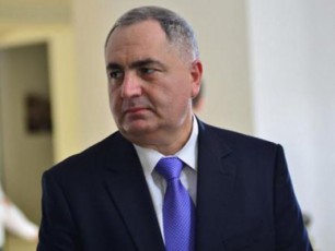dolaris-kursis-dRevandeli-swrafi-gaufasureba-aris-spontanuri-panikuri-da-droebiTi-reaqcia