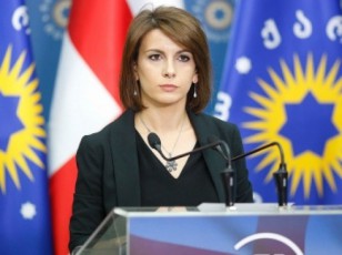 prezidenti-arasdros-yofila-sakonstitucio-cvlilelebze-muSaobis-procesis-xelmZRvaneli